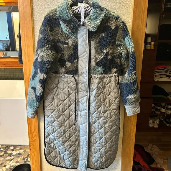 RARE! Everlane The Teddy Coat in Camo! Awesome Condition! XXS - Picture 1 of 4